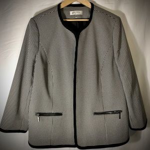 Kasper - black & white blazer with black trim